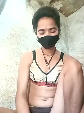 Snapshot of Sunali_Bendre chatting on March 10, 2026, 2:49 am Sunali Bendre online show from March 10, 2026, 2:49 am