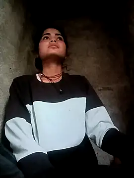 Snapshot of Sunali_Bendre chatting on March 25, 2026, 12:49 am Sunali Bendre online show from March 25, 2026, 12:49 am