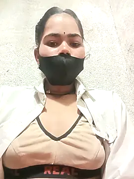 Snapshot of Sunali_Bendre chatting on April 1, 2026, 1:06 am Sunali Bendre online show from April 1, 2026, 1:06 am