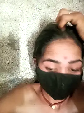 Snapshot of Sunali_Bendre chatting on April 11, 2026, 7:45 am Sunali Bendre online show from April 11, 2026, 7:45 am