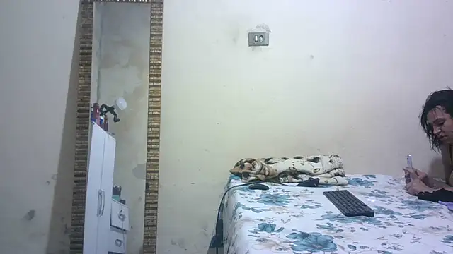 lorraine2036 online show from April 20, 2026, 3:42 am