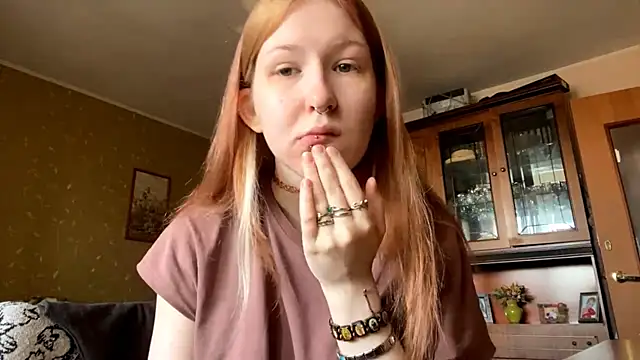 Snapshot of LaureenVielma chatting on March 18, 2026, 8:06 am LaureenVielma online show from March 18, 2026, 8:06 am