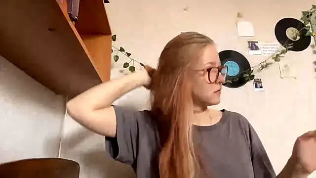 Snapshot of LaureenVielma chatting on March 21, 2026, 7:02 am LaureenVielma online show from March 21, 2026, 7:02 am