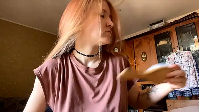 Snapshot of LaureenVielma chatting on April 1, 2026, 8:26 am LaureenVielma online show from April 1, 2026, 8:26 am