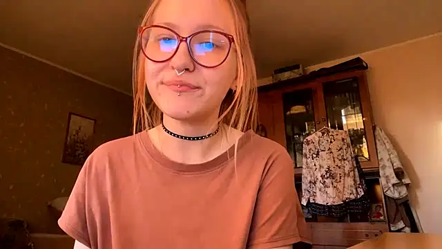 Snapshot of LaureenVielma chatting on April 1, 2026, 1:41 pm LaureenVielma online show from April 1, 2026, 1:41 pm