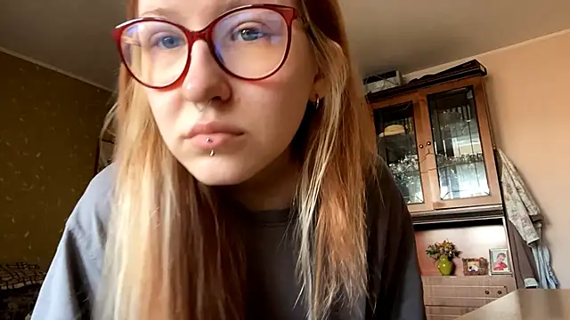 Snapshot of LaureenVielma chatting on April 8, 2026, 7:30 am LaureenVielma online show from April 8, 2026, 7:30 am