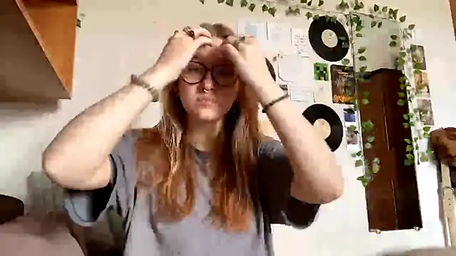 Snapshot of LaureenVielma chatting on April 9, 2026, 8:20 am LaureenVielma online show from April 9, 2026, 8:20 am