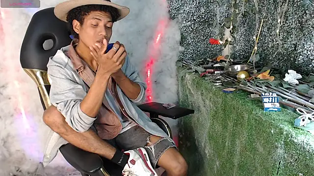 Snapshot of Walkers05 chatting on March 15, 2026, 2:28 am Walkers05 online show from March 15, 2026, 2:28 am