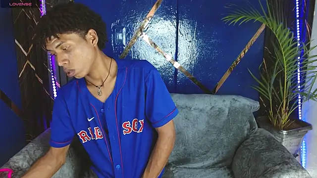 Snapshot of Walkers05 chatting on April 13, 2026, 6:46 pm Walkers05 online show from April 13, 2026, 6:46 pm