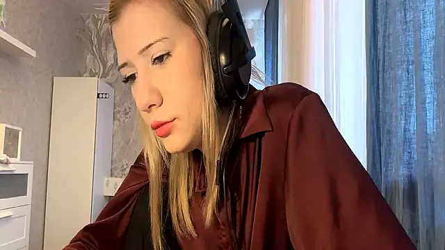 LadyFoxLove online show from February 26, 2026, 11:31 am