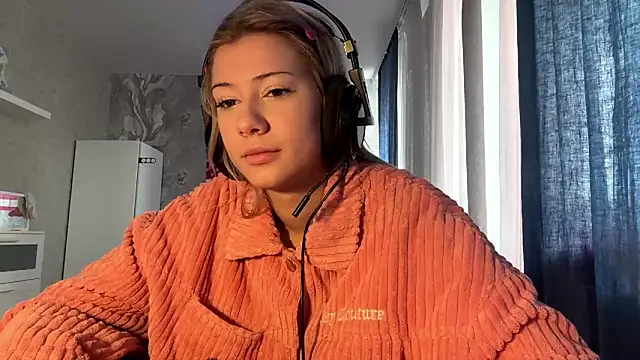 LadyFoxLove online show from February 28, 2026, 10:38 am