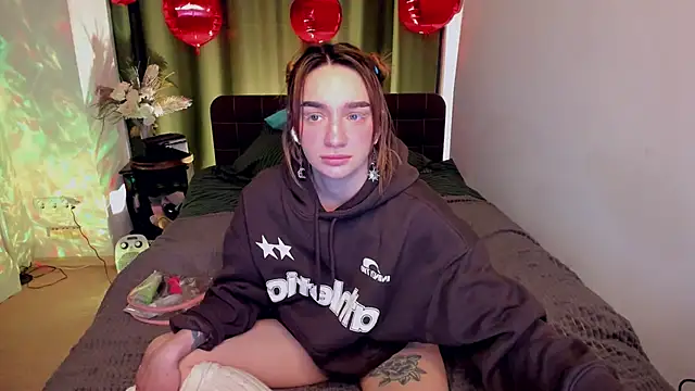 Snapshot of PollyRoseX chatting on March 7, 2026, 7:33 pm PollyRoseX online show from March 7, 2026, 7:33 pm