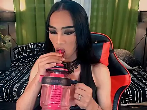 Snapshot of VeshtidaTS chatting on February 8, 2026, 2:37 am VeshtidaTS online show from February 8, 2026, 2:37 am