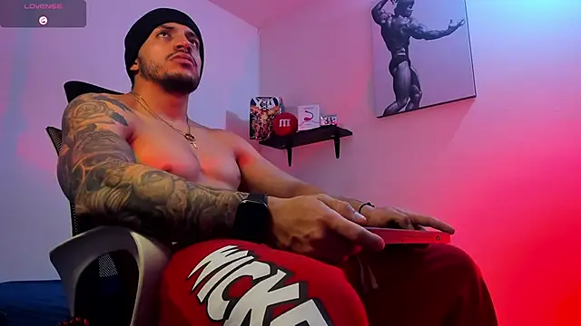 LiamReigns  online show from March 18, 2026, 8:34 pm