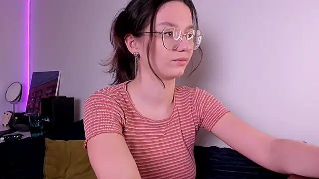 Snapshot of miabellee_ chatting on February 26, 2026, 9:03 pm miabellee online show from February 26, 2026, 9:03 pm