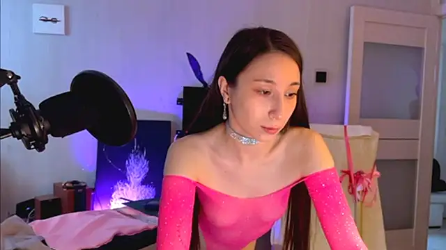 karinasun online show from February 12, 2026, 7:03 am