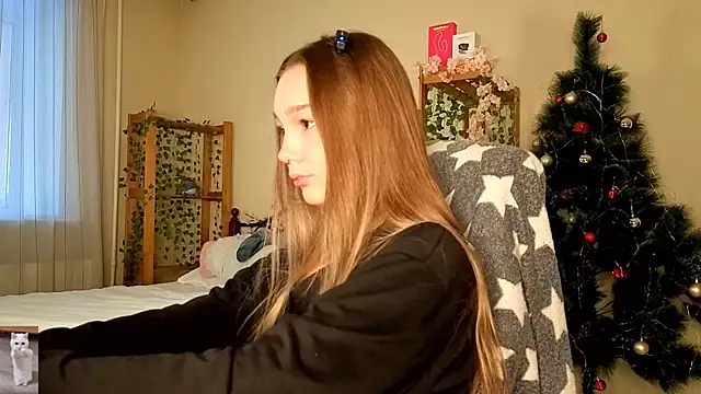 Snapshot of HoneyComfy chatting on February 15, 2026, 11:08 am HoneyComfy online show from February 15, 2026, 11:08 am