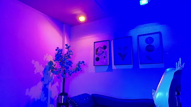 Maddie T18 online show from March 9, 2026, 1:15 pm