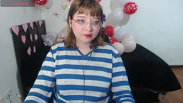 Snapshot of Cherrybloom692 chatting on February 16, 2026, 6:20 am Cherrybloom692 online show from February 16, 2026, 6:20 am