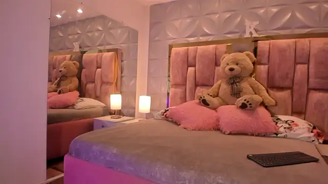 Snapshot of Paris_Velvet chatting on February 11, 2026, 9:53 pm Paris Velvet online show from February 11, 2026, 9:53 pm