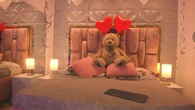 Snapshot of Paris_Velvet chatting on February 15, 2026, 11:12 pm Paris Velvet online show from February 15, 2026, 11:12 pm