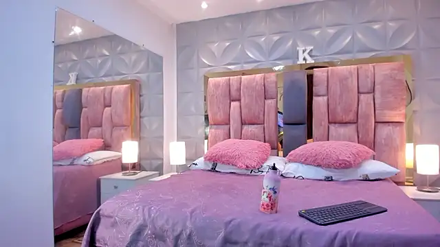 Snapshot of Paris_Velvet chatting on February 23, 2026, 10:51 pm Paris Velvet online show from February 23, 2026, 10:51 pm