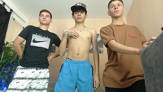 Snapshot of DesiresOfOlympus_ chatting on February 2, 2026, 10:30 pm DesiresOfOlympus online show from February 2, 2026, 10:30 pm