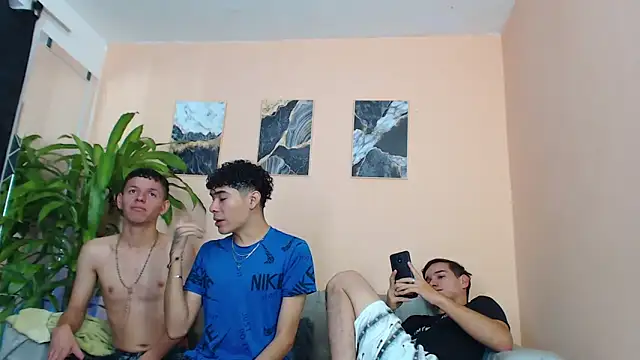 Snapshot of DesiresOfOlympus_ chatting on February 15, 2026, 8:16 pm DesiresOfOlympus online show from February 15, 2026, 8:16 pm