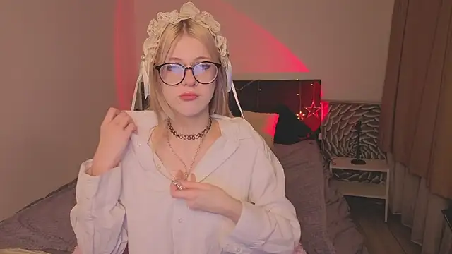 Snapshot of alicedews chatting on February 8, 2026, 9:40 pm alicedews online show from February 8, 2026, 9:40 pm