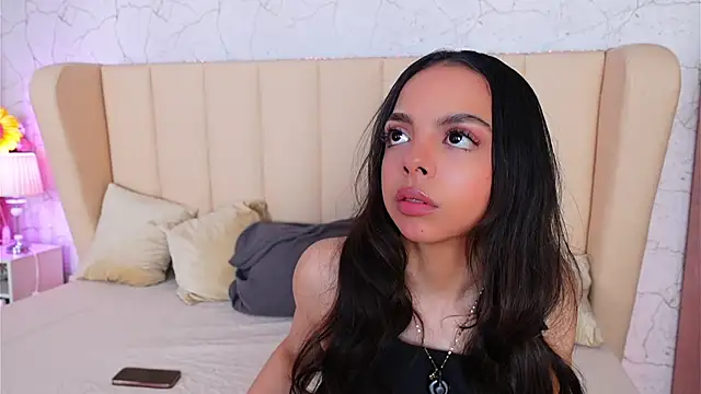 BambiRoses online show from April 7, 2026, 7:09 am