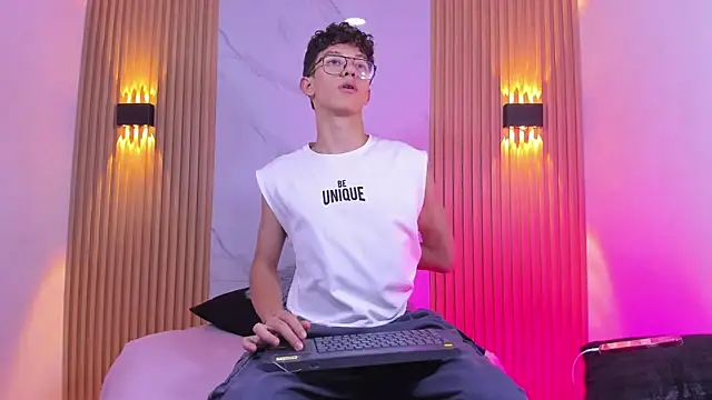 Christopher Hunter online show from February 24, 2026, 7:56 pm