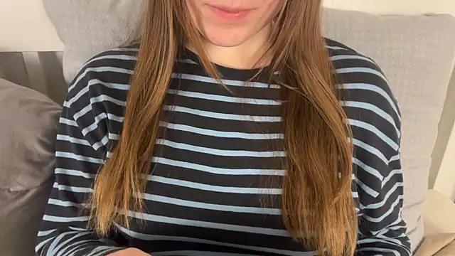 Lucyschickt online show from June 8, 2026, 7:14 pm