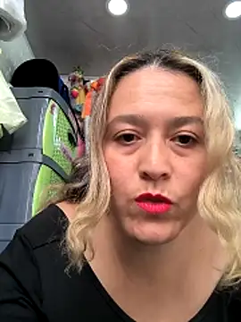  luisaeliza  online show from April 25, 2026, 4:15 pm