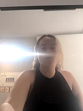  luisaeliza  online show from May 8, 2026, 4:56 pm