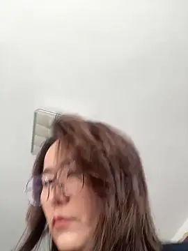 Youyou 12 online show from February 6, 2026, 6:51 am