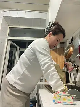 Youyou 12 online show from March 23, 2026, 12:31 pm