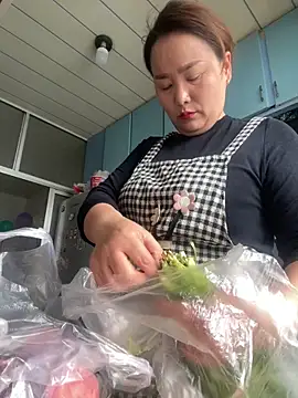 Youyou 12 online show from April 3, 2026, 12:52 am