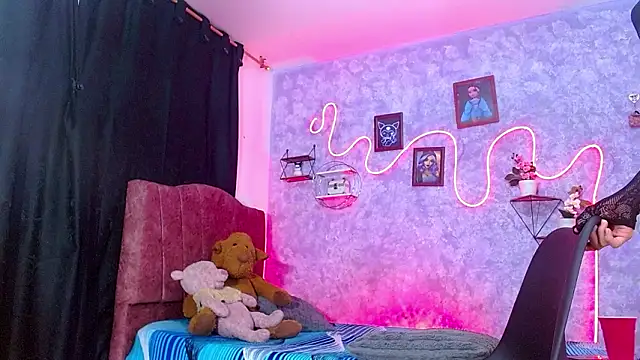 Everlin  Hot  online show from February 5, 2026, 11:26 am