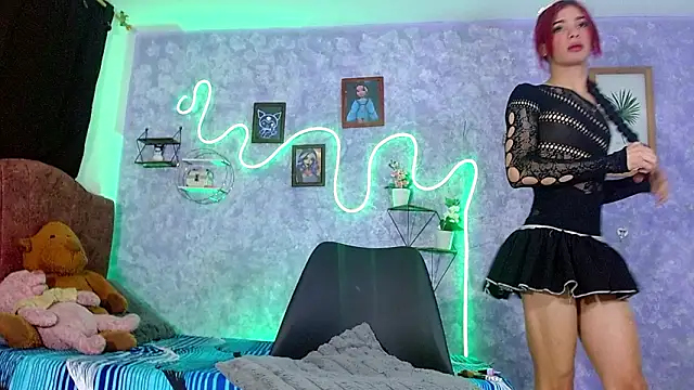 Everlin  Hot  online show from February 9, 2026, 11:14 am