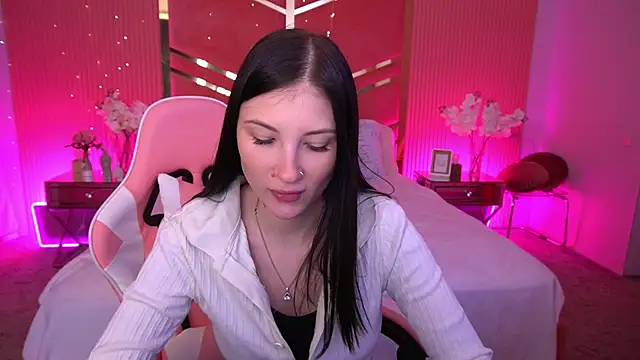 Snapshot of LunaaMay chatting on April 27, 2026, 6:33 am LunaaMay online show from April 27, 2026, 6:33 am