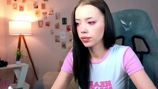 Snapshot of Vexnexe chatting on February 8, 2026, 8:01 pm Vexnexe online show from February 8, 2026, 8:01 pm