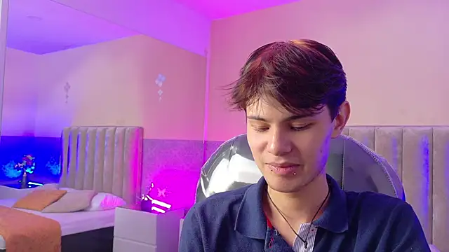 Snapshot of Derek_Sinn chatting on May 15, 2026, 7:54 pm Derek Sinn online show from May 15, 2026, 7:54 pm
