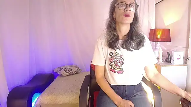 Snapshot of laurasofia45 chatting on March 31, 2026, 12:12 am laurasofia45 online show from March 31, 2026, 12:12 am