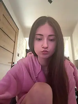 Snapshot of karlaluuvv chatting on March 18, 2026, 11:13 am karlaluuvv online show from March 18, 2026, 11:13 am