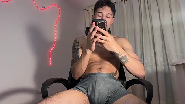 rafael stone11 online show from April 11, 2026, 1:43 am