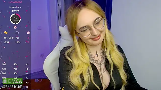 AdeLuna online show from May 28, 2026, 9:45 pm