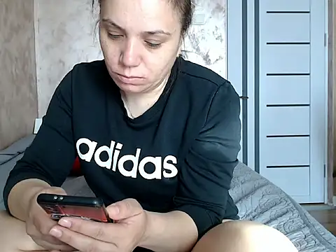 LorraGrey online show from April 16, 2026, 5:41 am