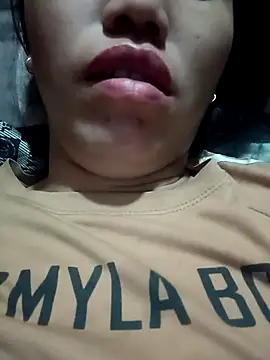 hot-luna- online show from March 5, 2026, 12:23 pm