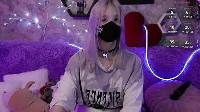 Yunakiss online show from March 18, 2026, 9:07 pm