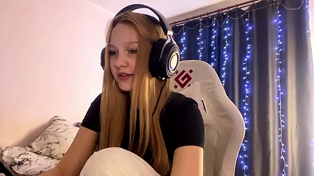 Snapshot of axin_burnell chatting on February 28, 2026, 3:13 pm axin burnell online show from February 28, 2026, 3:13 pm